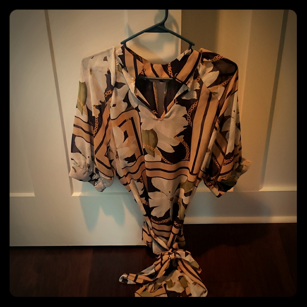 Puffy Sleeves Tie Blouse